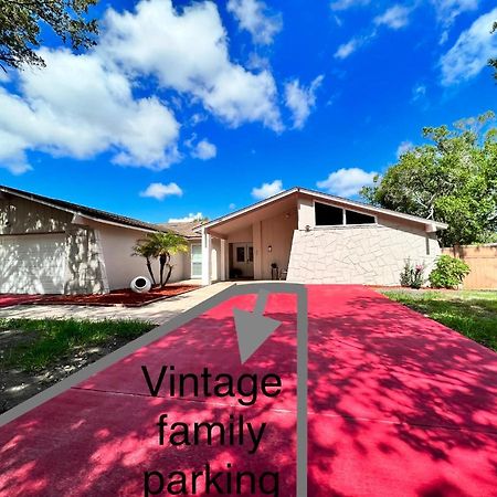 Villa Vintage Family Scape + Heated Pool&Discount Tampa Esterno foto